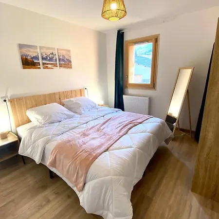 Renovated With Terrace For 14 People Apartment