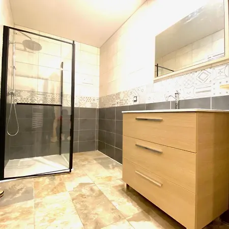 Renovated With Terrace For 14 People
