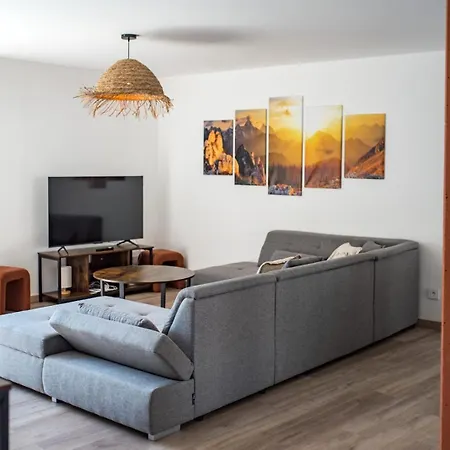 Renovated With Terrace For 14 People Lägenhet *
