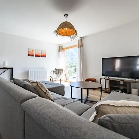 Renovated With Terrace For 14 People
