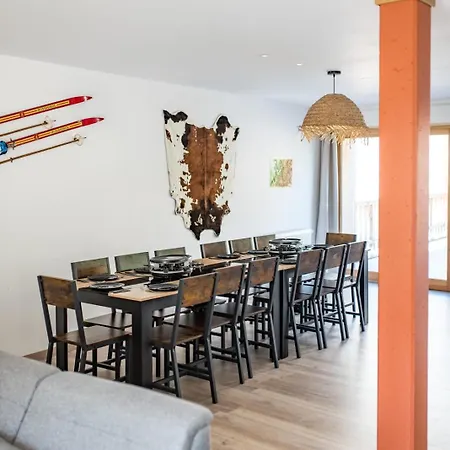 Renovated With Terrace For 14 People شقة