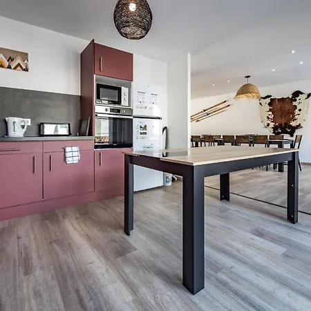 Renovated With Terrace For 14 People شقة *