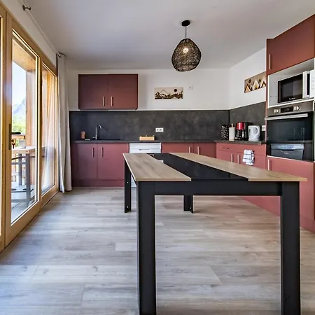 Renovated With Terrace For 14 People شقة سان-جان-دي-موريين