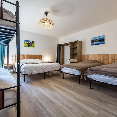 Renovated With Terrace For 14 People شقة