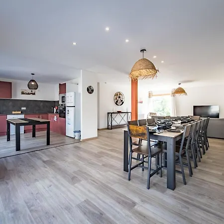 شقة Renovated With Terrace For 14 People *