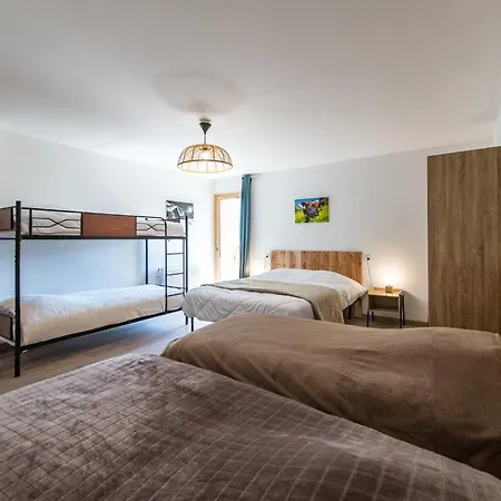 شقة Renovated With Terrace For 14 People
