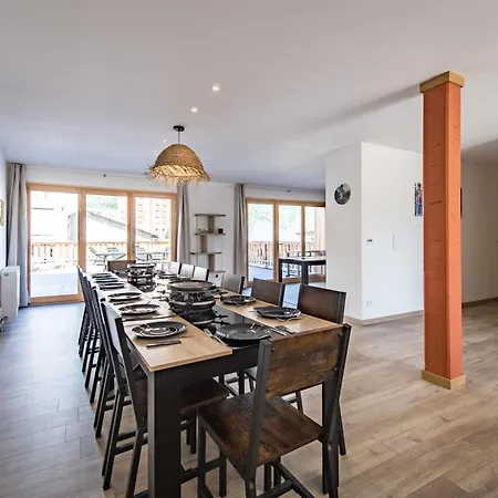 Renovated With Terrace For 14 People * سان-جان-دي-موريين